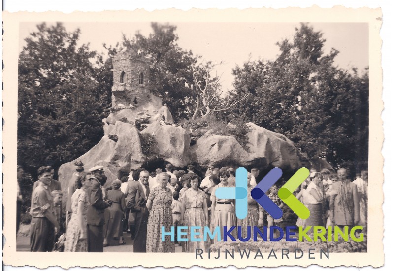 De Efteling Dina Damen Boerboom sr. Stien Seegers-boerboom ...Pastoor mevr. Boerboom... en Coll. HKR F000001